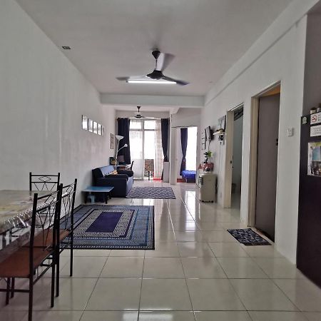 Unie Homestay Wakaf Che Yeh Exteriör bild