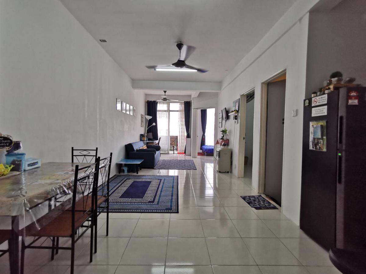 Unie Homestay Wakaf Che Yeh Exteriör bild